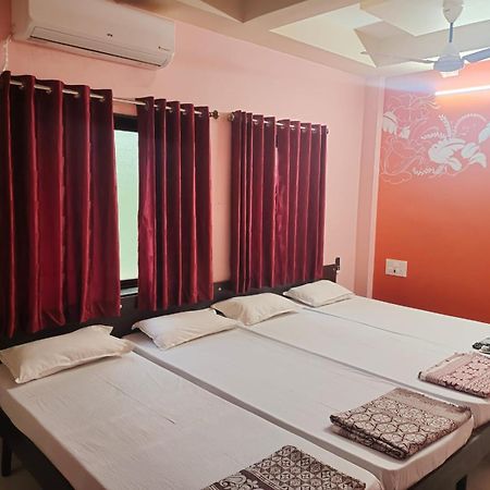 Bandekar Home Stay Malvan Bagian luar foto